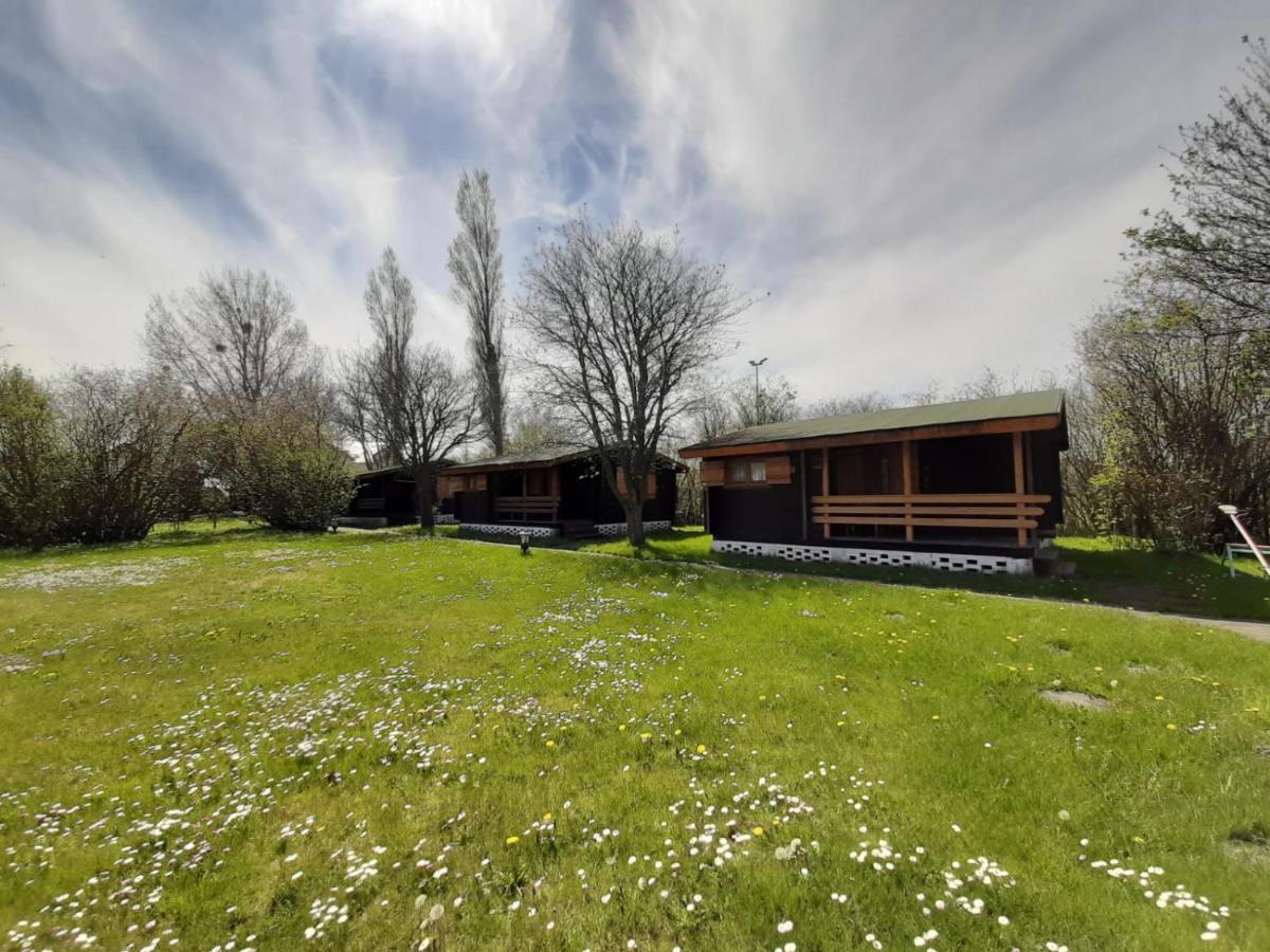 Villa O.W. Sek Karwia Exterior foto